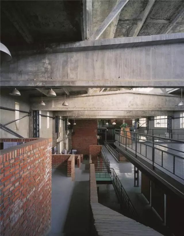 如何讓小型廠房裝修空間顯示的更大？
